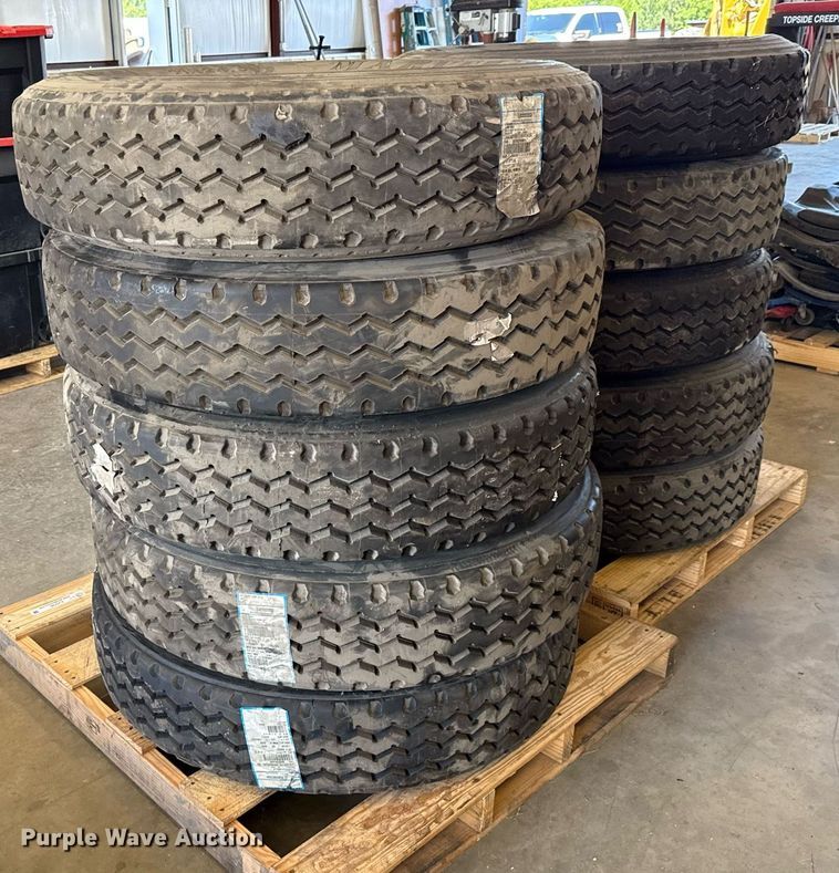 image for item EJ3795 (8) 11R24.5 retreaded tires