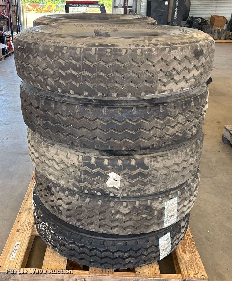 image for item EJ3795 (8) 11R24.5 retreaded tires