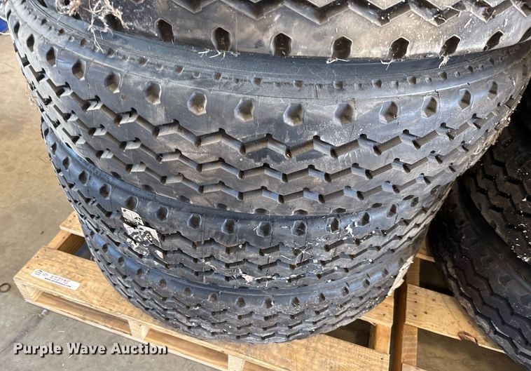 image for item EJ3795 (8) 11R24.5 retreaded tires