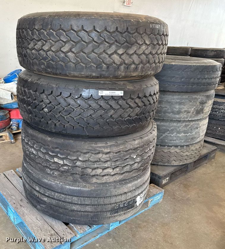 image for item EJ3809 (4) 385/65R22.5 tires