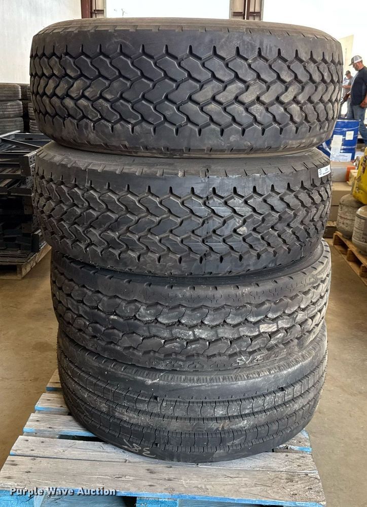 image for item EJ3809 (4) 385/65R22.5 tires
