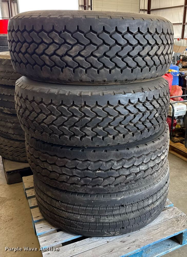 image for item EJ3809 (4) 385/65R22.5 tires
