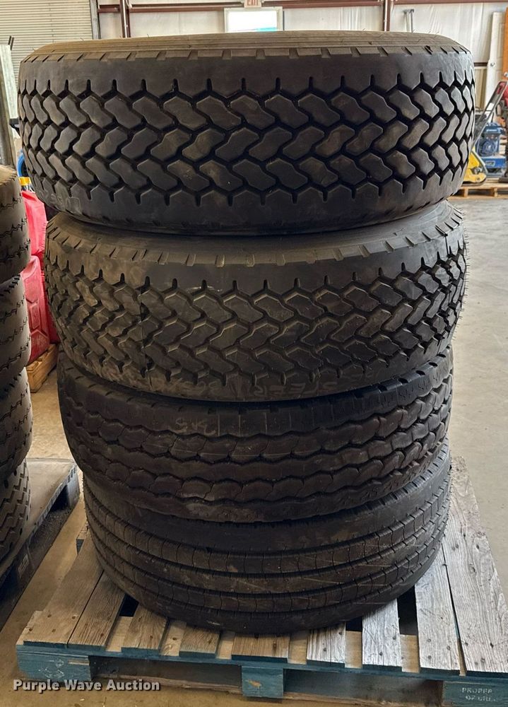 image for item EJ3809 (4) 385/65R22.5 tires