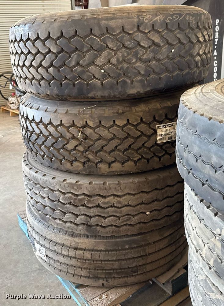 image for item EJ3809 (4) 385/65R22.5 tires