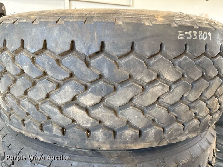 image for item EJ3809 (4) 385/65R22.5 tires