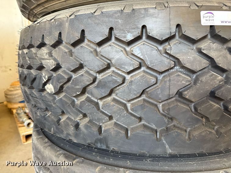 image for item EJ3809 (4) 385/65R22.5 tires