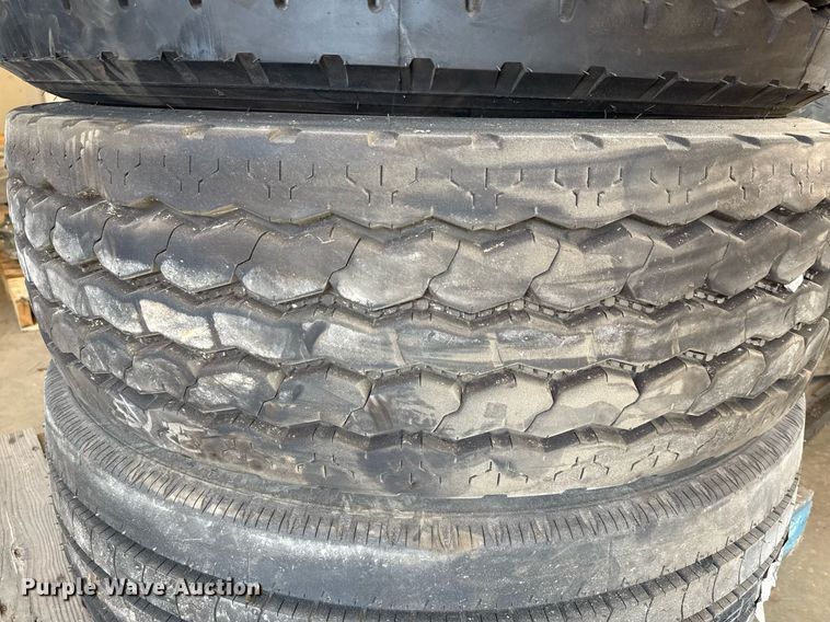 image for item EJ3809 (4) 385/65R22.5 tires