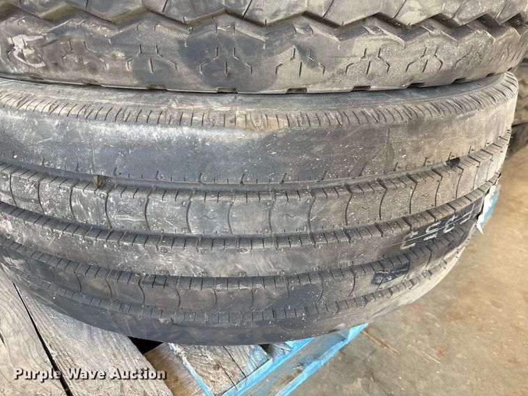 image for item EJ3809 (4) 385/65R22.5 tires