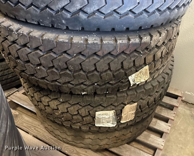 image for item EJ3812 (19) 275/70R22.5 tires