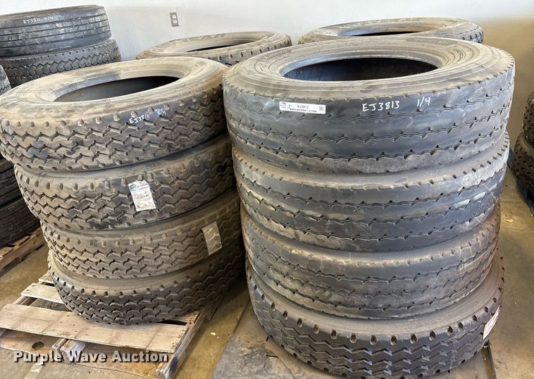 image for item EJ3813 (16) 11R24.5 tires