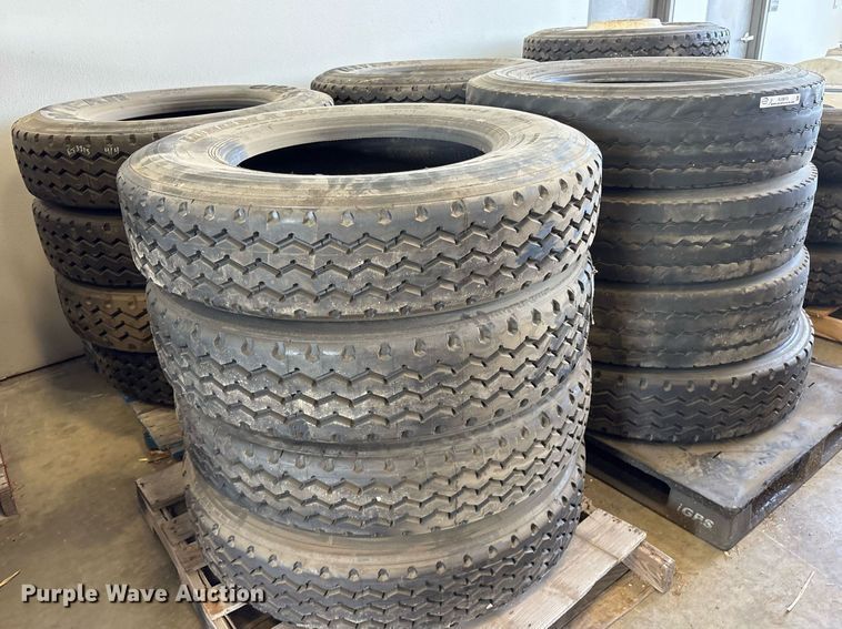 image for item EJ3813 (16) 11R24.5 tires