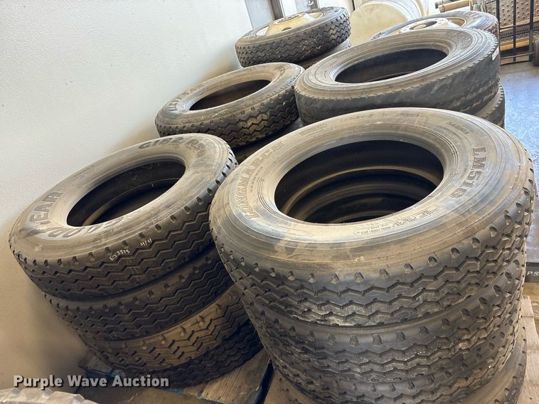 image for item EJ3813 (16) 11R24.5 tires