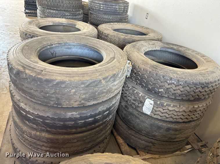 image for item EJ3813 (16) 11R24.5 tires