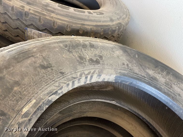 image for item EJ3813 (16) 11R24.5 tires
