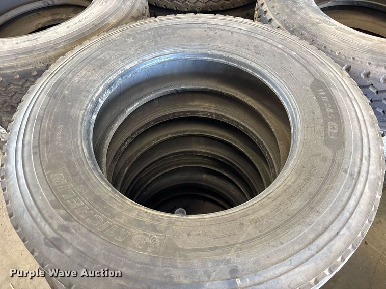 image for item EJ3813 (16) 11R24.5 tires