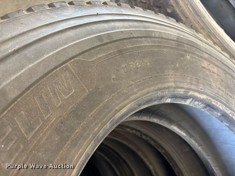 image for item EJ3813 (16) 11R24.5 tires