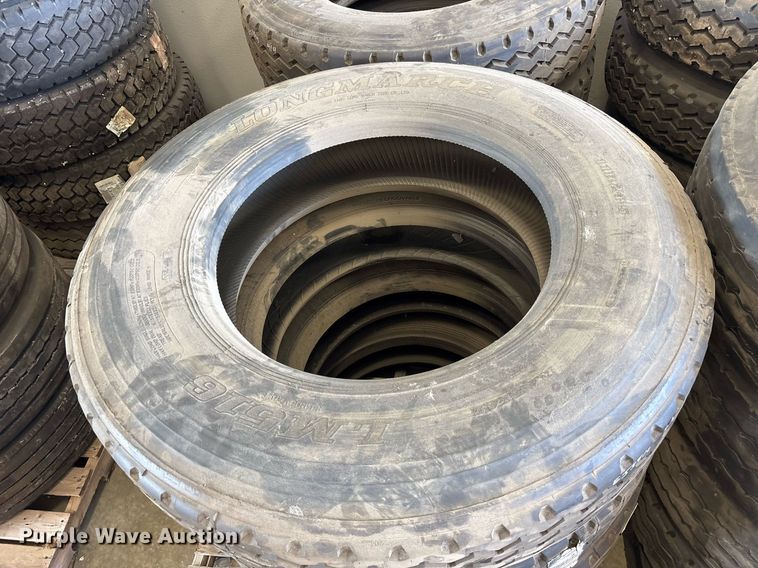 image for item EJ3813 (16) 11R24.5 tires