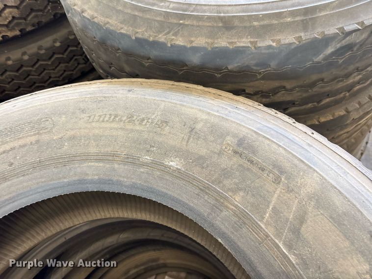 image for item EJ3813 (16) 11R24.5 tires