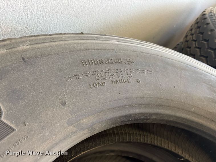 image for item EJ3813 (16) 11R24.5 tires