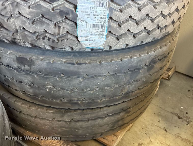 image for item EJ3813 (16) 11R24.5 tires