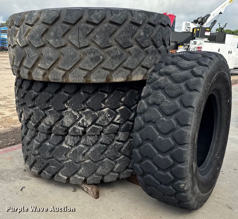 image for item EJ3824 (4) tires