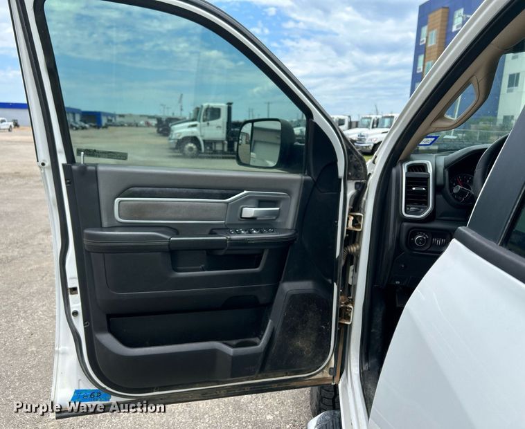 image for item EX9809 2019 Dodge Ram 2500 Crew Cab pickup truck