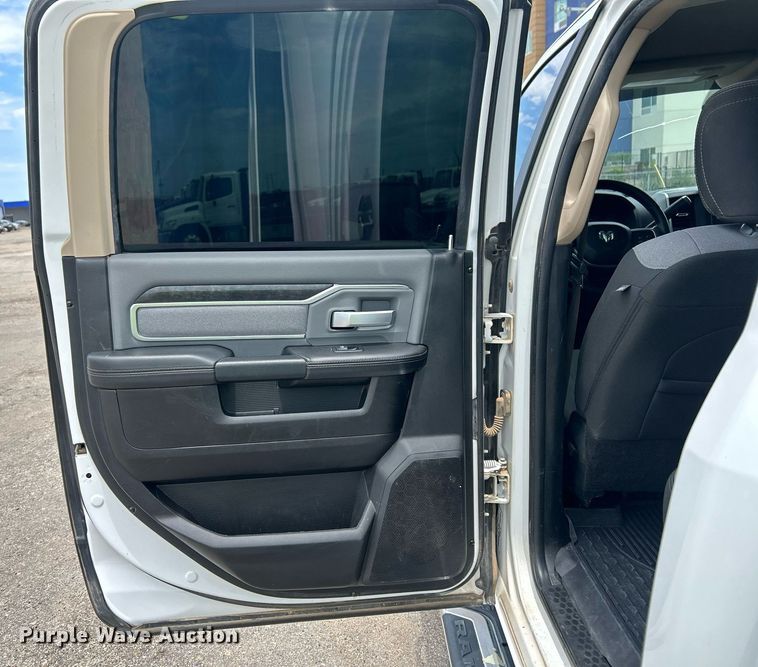 image for item EX9809 2019 Dodge Ram 2500 Crew Cab pickup truck