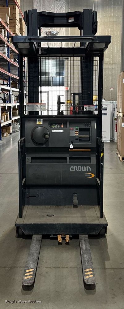 image for item DH9966 2015 Crown SP3520-30 order picker