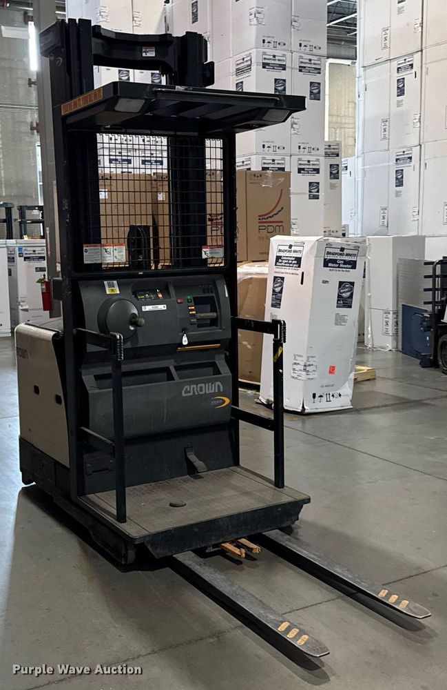 image for item DH9966 2015 Crown SP3520-30 order picker