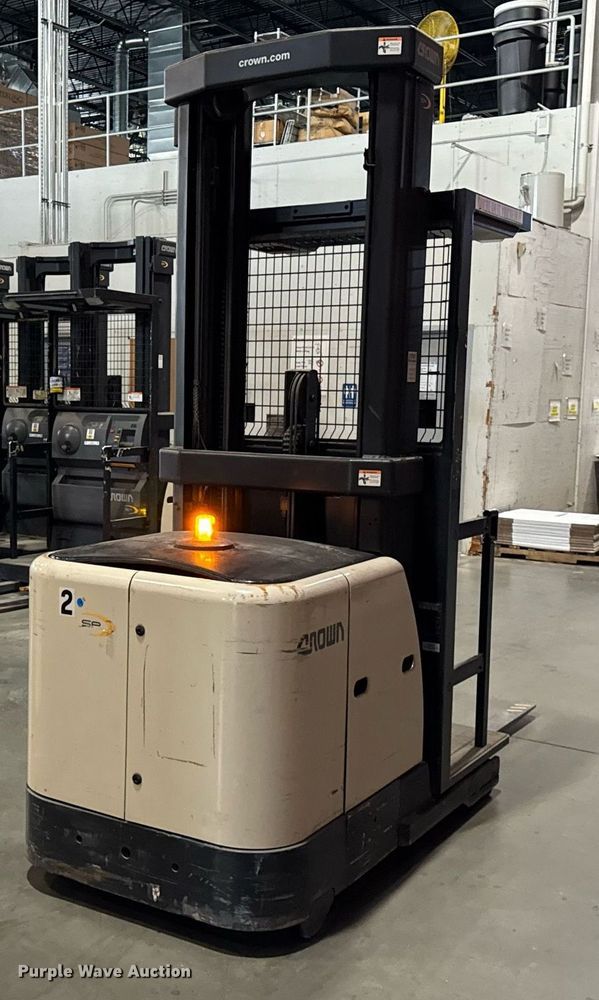 image for item DH9966 2015 Crown SP3520-30 order picker