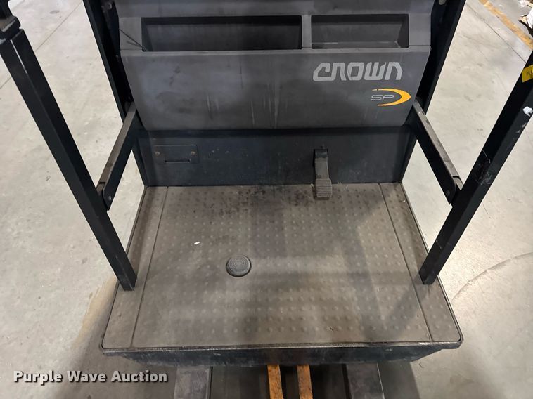 image for item DH9966 2015 Crown SP3520-30 order picker