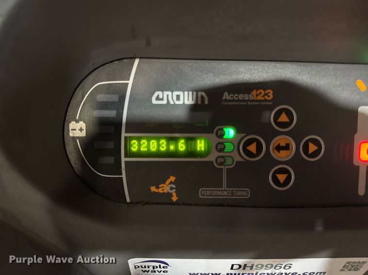 image for item DH9966 2015 Crown SP3520-30 order picker