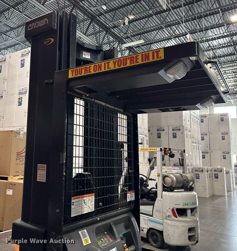 image for item DH9966 2015 Crown SP3520-30 order picker