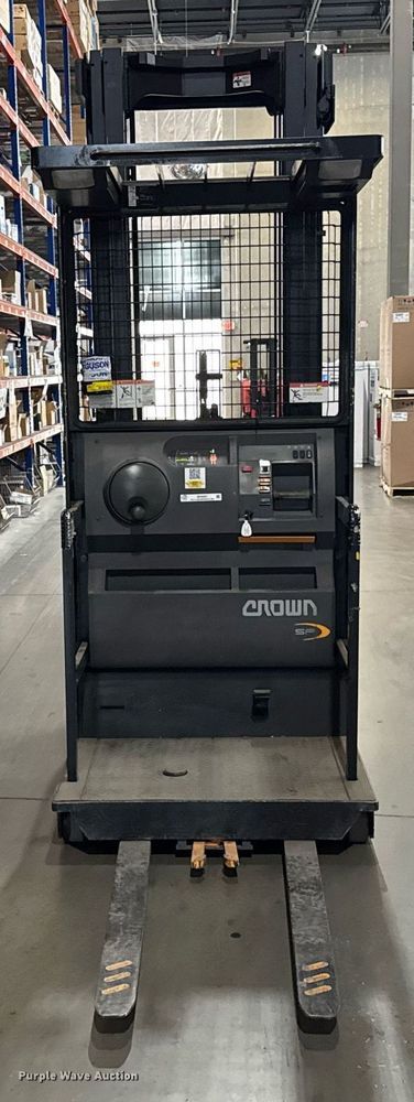 image for item DH9967 2016 Crown SP3520-30 order picker