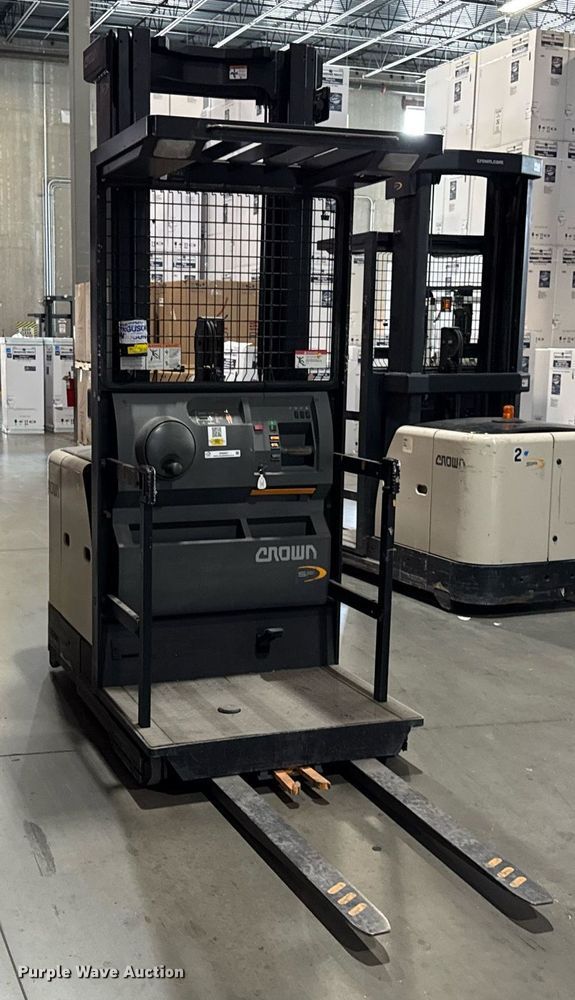 image for item DH9967 2016 Crown SP3520-30 order picker