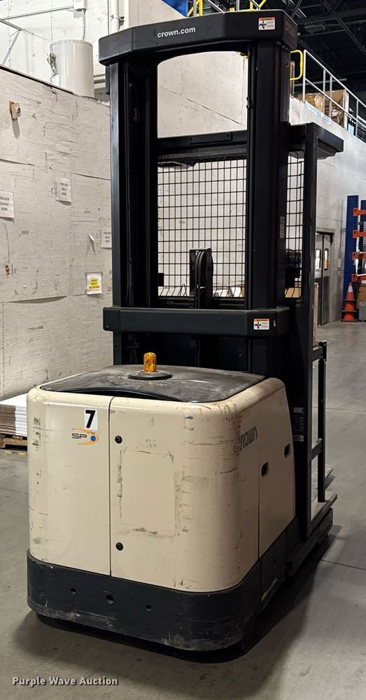 image for item DH9967 2016 Crown SP3520-30 order picker