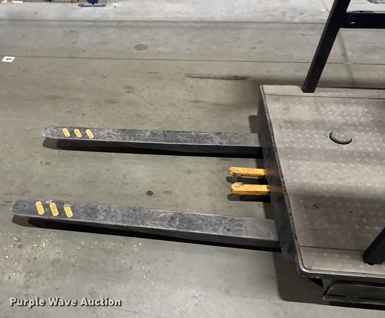 image for item DH9967 2016 Crown SP3520-30 order picker