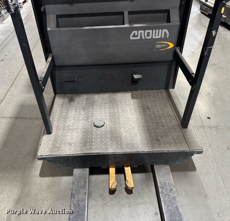 image for item DH9967 2016 Crown SP3520-30 order picker