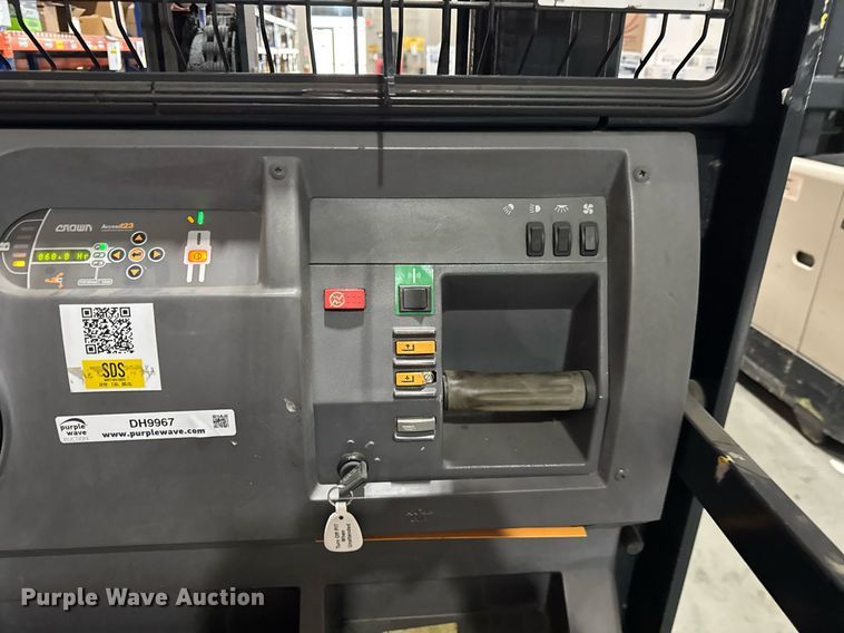 image for item DH9967 2016 Crown SP3520-30 order picker