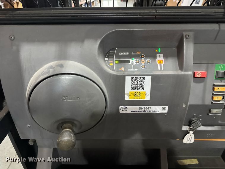 image for item DH9967 2016 Crown SP3520-30 order picker