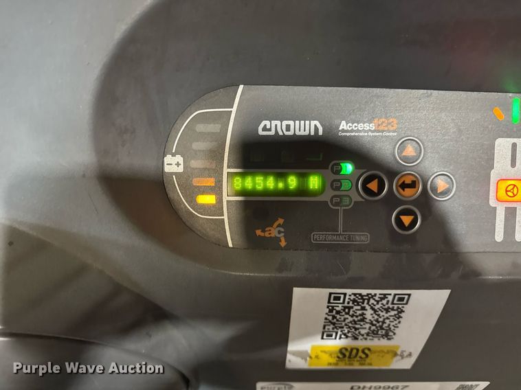 image for item DH9967 2016 Crown SP3520-30 order picker