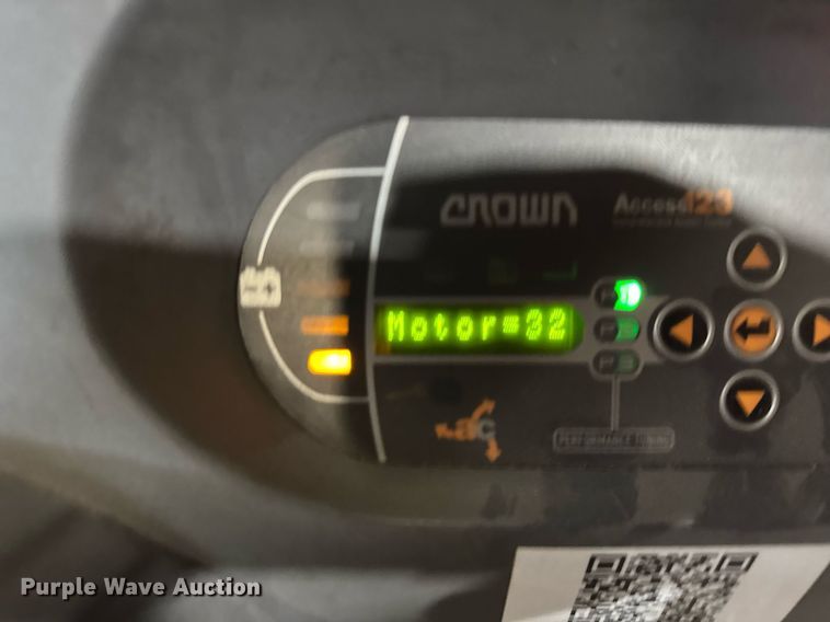 image for item DH9967 2016 Crown SP3520-30 order picker