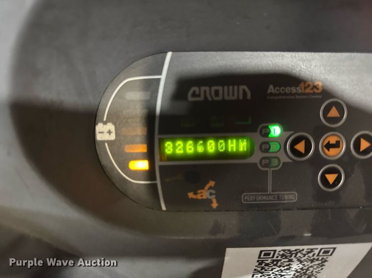 image for item DH9967 2016 Crown SP3520-30 order picker