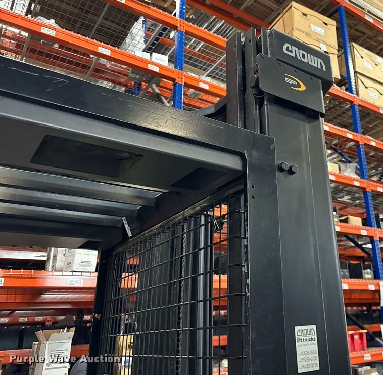 image for item DH9967 2016 Crown SP3520-30 order picker