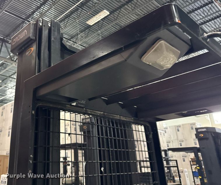 image for item DH9967 2016 Crown SP3520-30 order picker