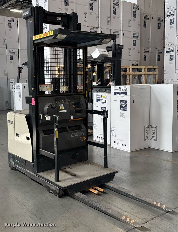 image for item DH9968 2015 Crown SP3520-30 order picker