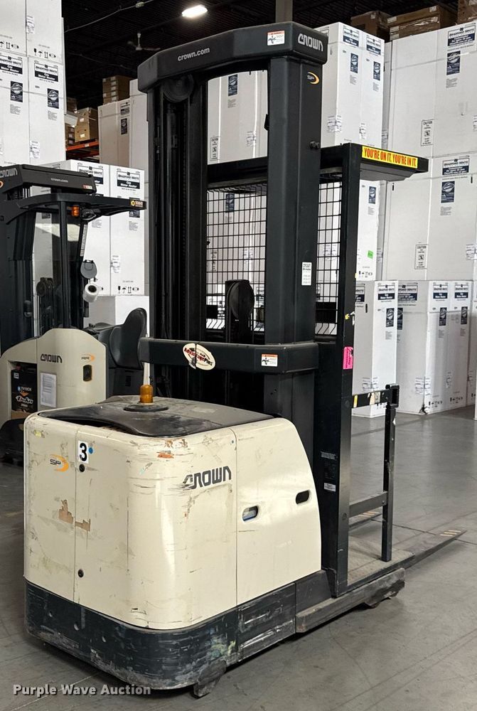 image for item DH9968 2015 Crown SP3520-30 order picker