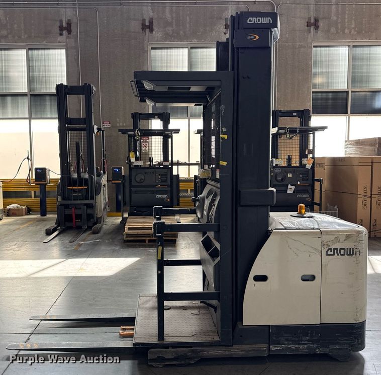 image for item DH9968 2015 Crown SP3520-30 order picker