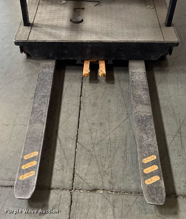 image for item DH9968 2015 Crown SP3520-30 order picker