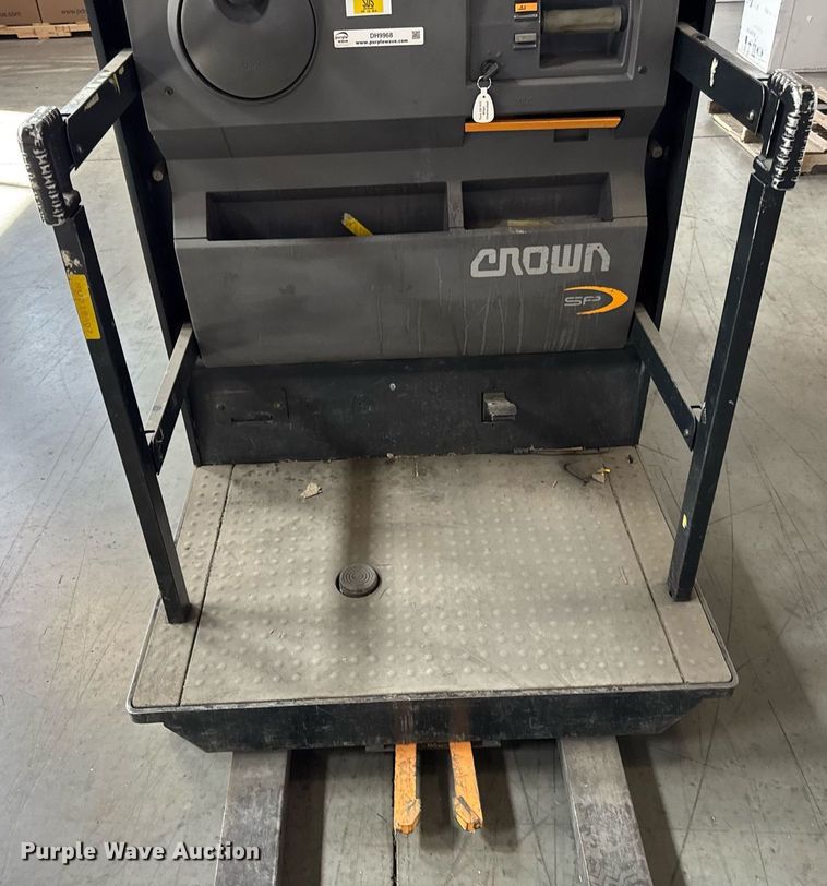 image for item DH9968 2015 Crown SP3520-30 order picker